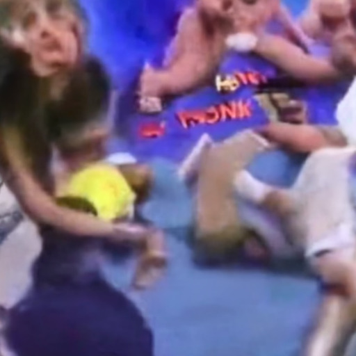 [Description] a clip of a group of dancers doing the ` [Text] HONK